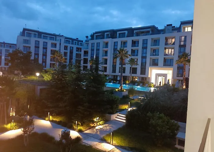 Cozy Flat азур Saints Constantine and Helena